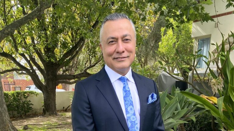 Farshad Kazazi takes over Harcourts Arundel office 1